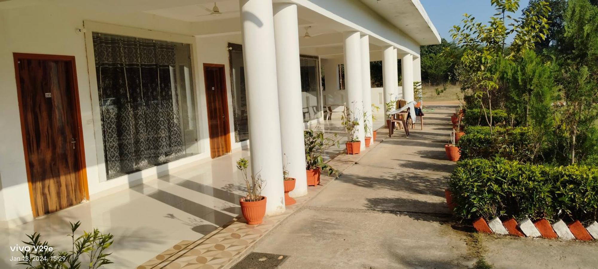Hotel Radha Rani Mahal Khajurāho Exterior foto
